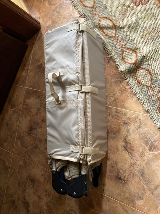 Cama de viagem ou parque em bom estado