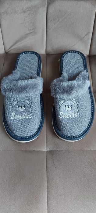 Damskie- kapcie nowe