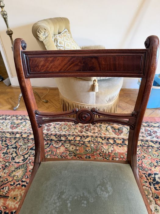 Mesa de jantar extensível com 8 cadeiras – estilo clássico
