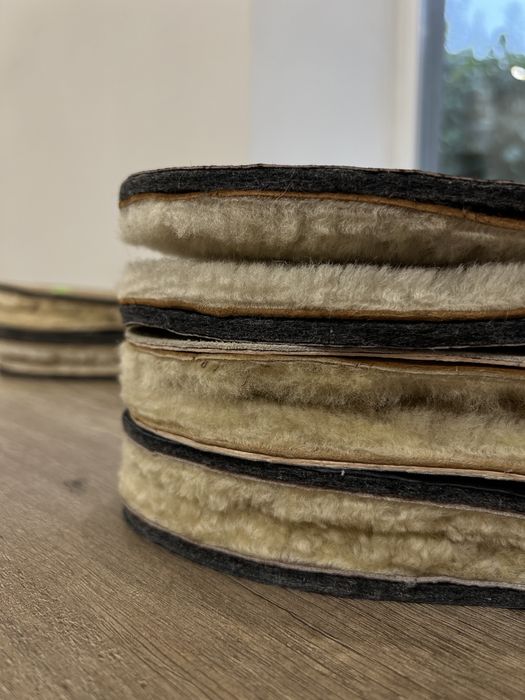 Устілки з шкіри, войлоку та хутра