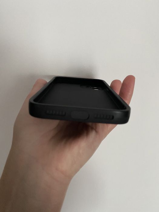 Чорний чохол на IPhone 11