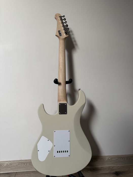 Yamaha Pacifica 112V Vintage White E-Gitara + Zestaw: wzmacniacz, Sluchawki, Stojak, Kabel, uchwyt na szyje,