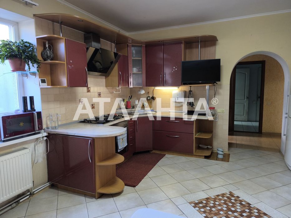 Продам 2 дома на одном участке в центре Ленпосёлка, 10 соток земли