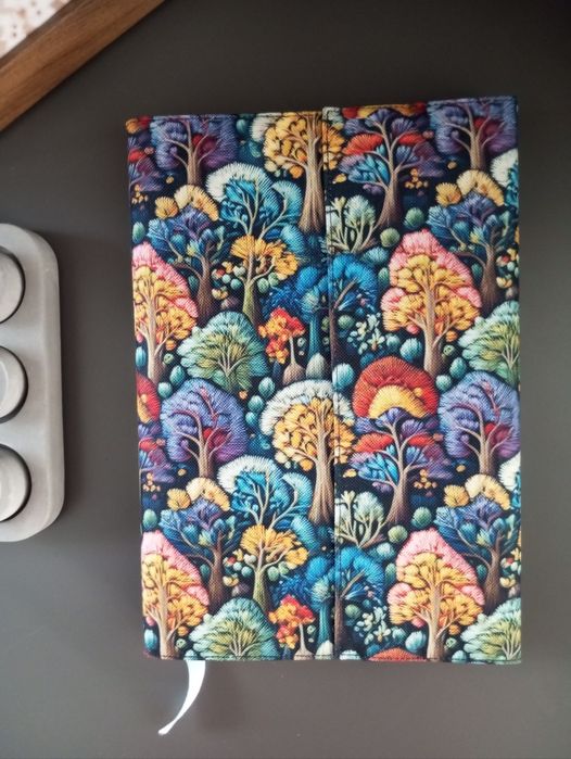 Otulacz na książki, etui, okładka.