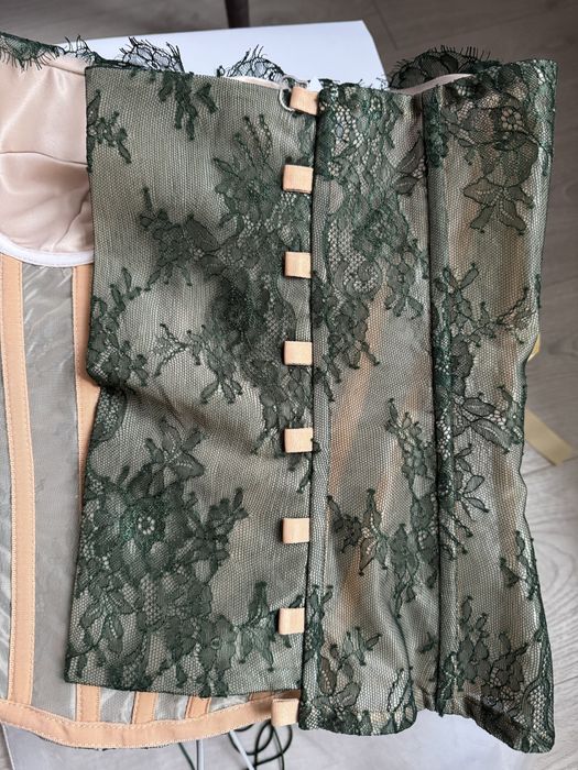 Продам новий корсет !! Розмір С — чашка 75Д