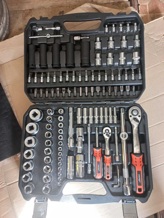 Набор инструментов новый DNIPRO  M  Ultra - 112 единиц.