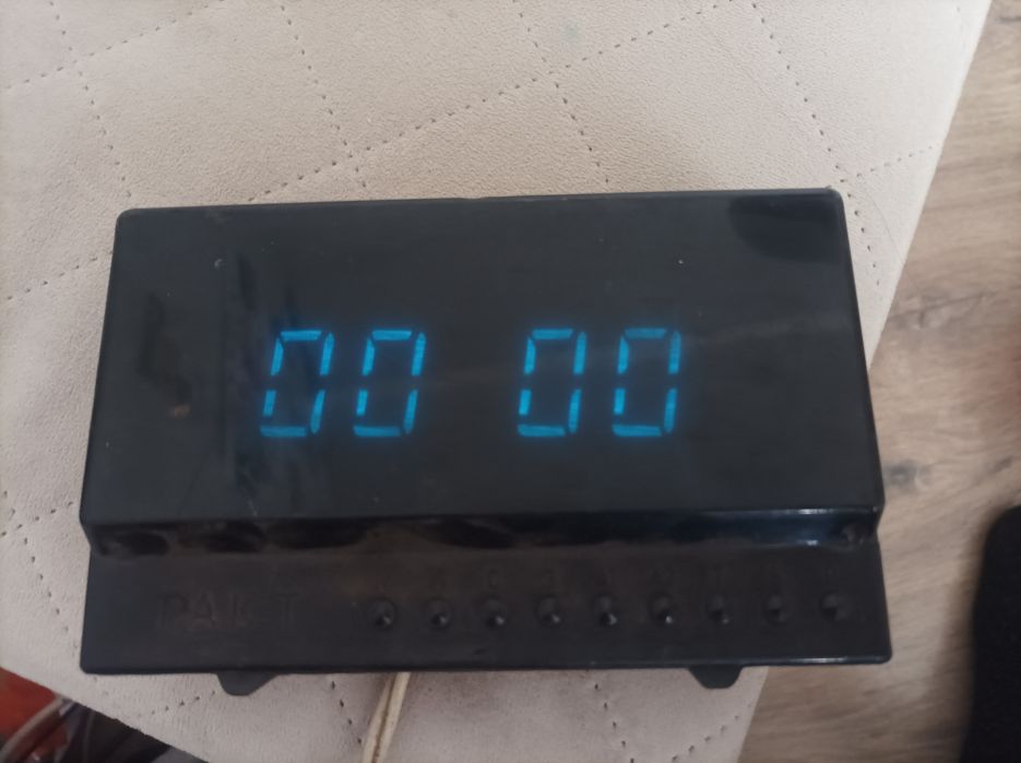 Електроніка годиник