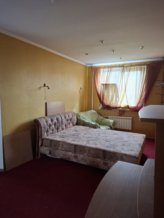 Салтовка, 625 м/р, ул Амосова, 25. Сдам 3 кв-ру.