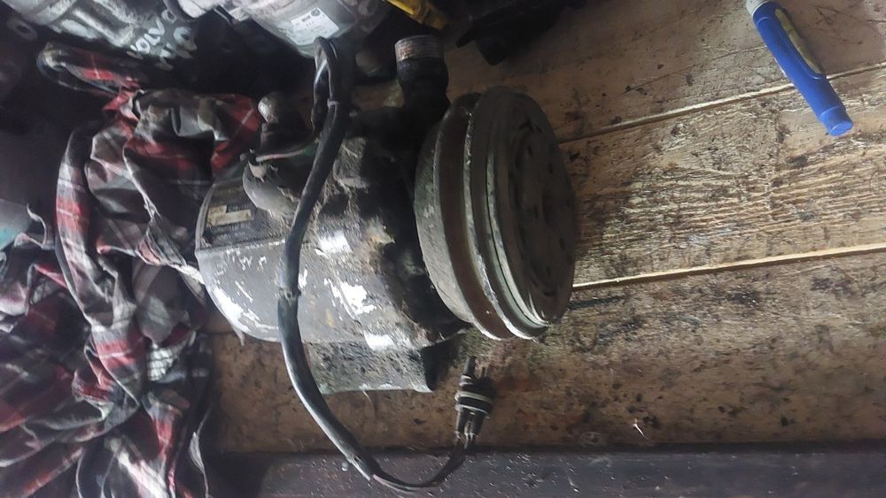 Компрессор кондиціонера BMW E30 E32 64521385000