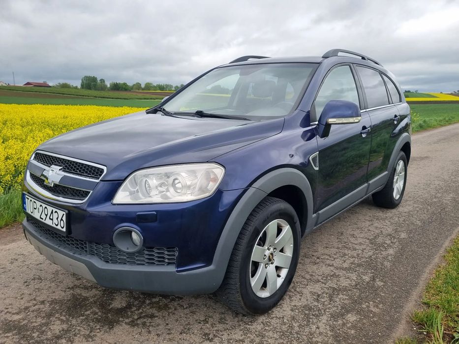 Chevrolet Captiva **Sprowadzony-Zarejestrowany**2.4 benzyna**7 osob**4x4
