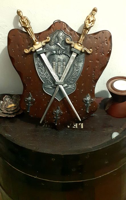 Quadro Brasão cavaleiro escudo brasão medieval espadas Semi Novo