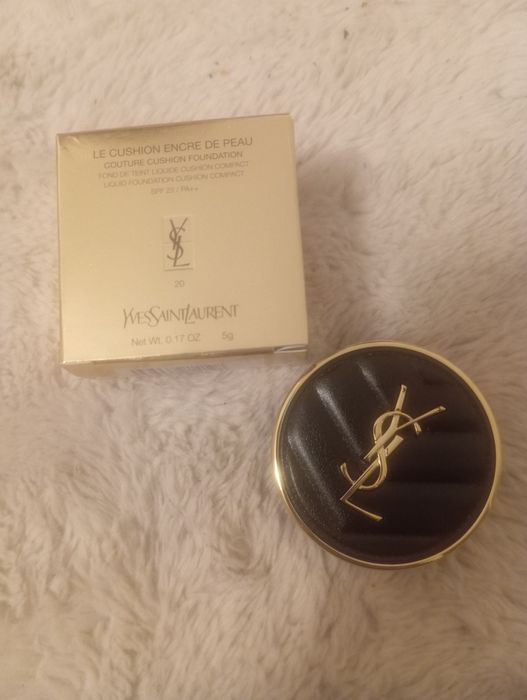Puder YSL kolor 20