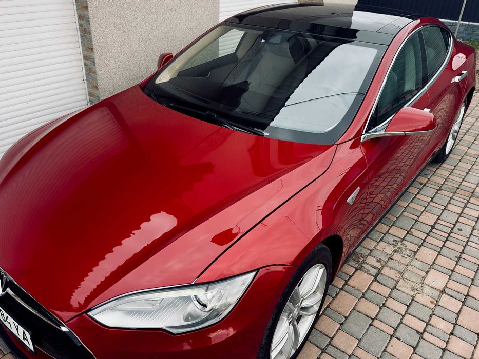 Tesla Model S 2015, 85D повнопривідна свіжопригнана
