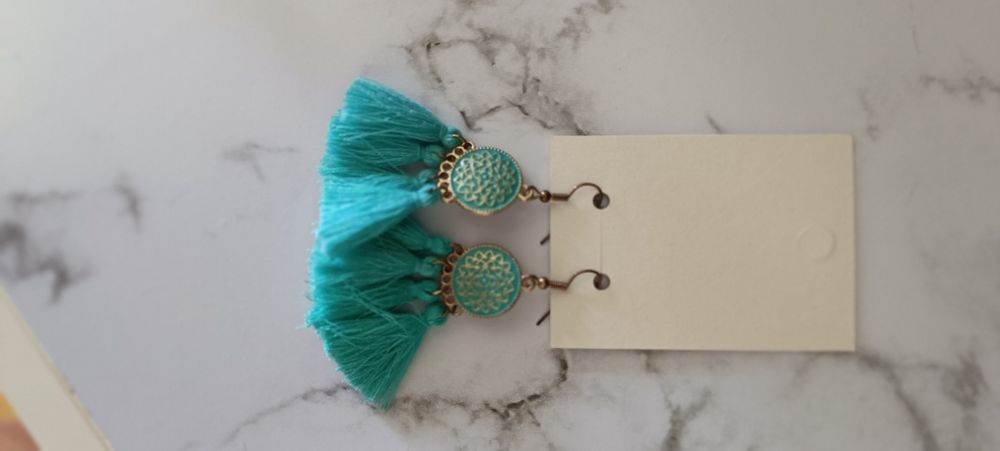 Brincos verde e dourado. 
Usados 
Bom estado