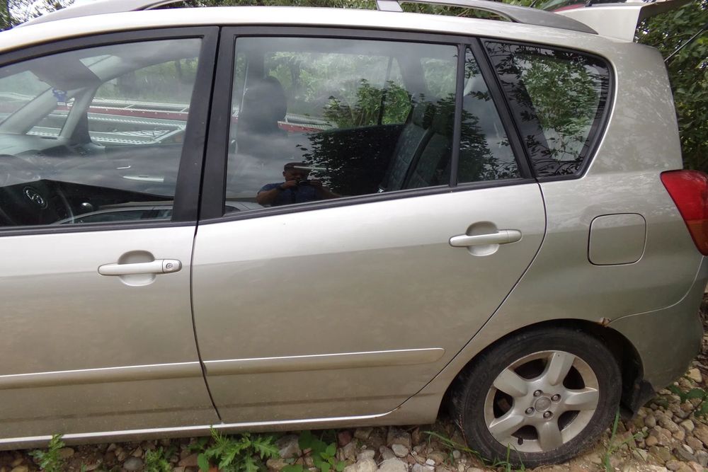 Drzwi lewe tylne 1D9 Toyota Corolla Verso E12