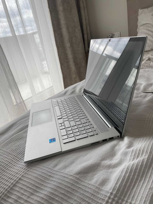 Laptop HP Envy 17 – Intel Core i7, 32 GB RAM, 256 GB SSD, NVIDIA MX450