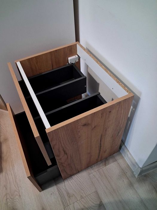 Umywalka z szafką  wiszaca