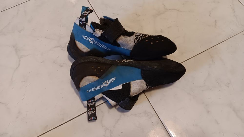 Pés de Gato EB Guardian 3.0 + Arnês Black Diamond + Capacete