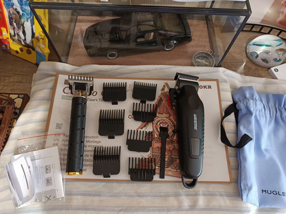 Vendo novas máquinas uma máquina preta dourada e outra preta barbeiros  profissionais bom estado