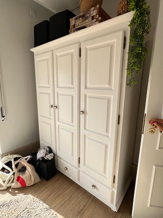 Guarda vestidos 3 portas em madeira maciça