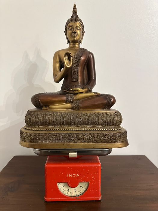 Estátua Buda de Bronze