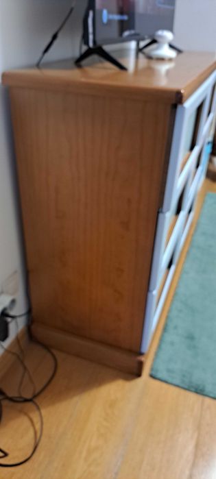 Cómoda com 6 grandes gavetas