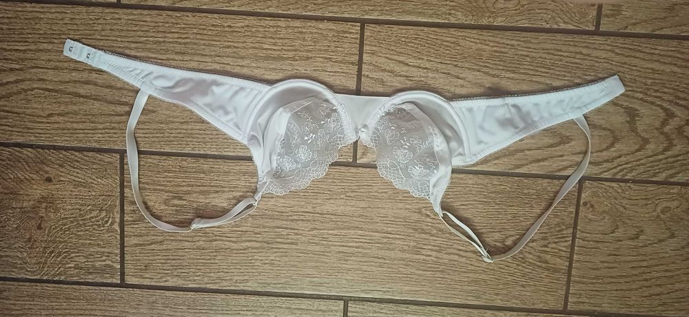 Biały elegancki biustonosz Vena w r. 70/85