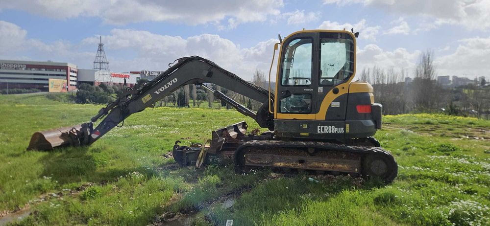 Giratória Volvo 2010 10 Ton de rastos