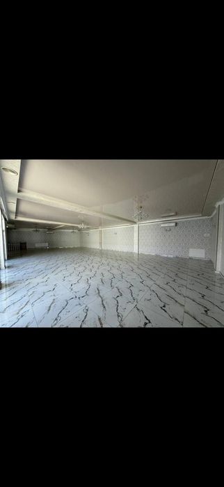Здається круте велике приміщення в центрі