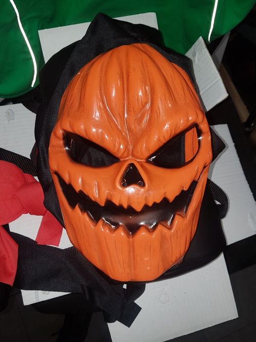 maska na haloween lub bal