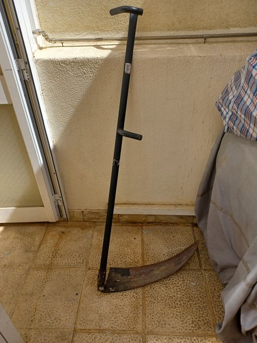 Gadanha para roçar mato