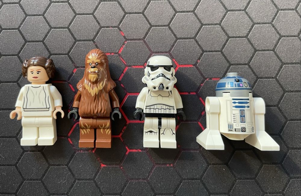 LEGO Star Wars figurki. Leia, Wookiee, R2-D2, Stormtrooper + GRATIS