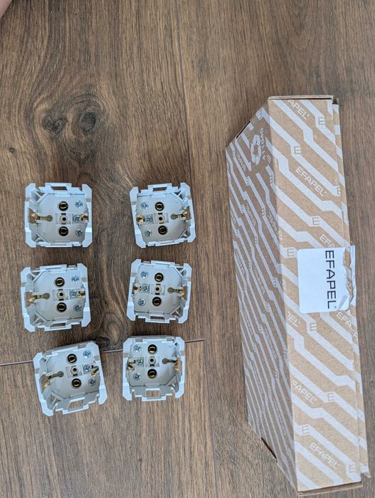 Conjunto de Novos Aparelhos de Encastrar EFAPEL