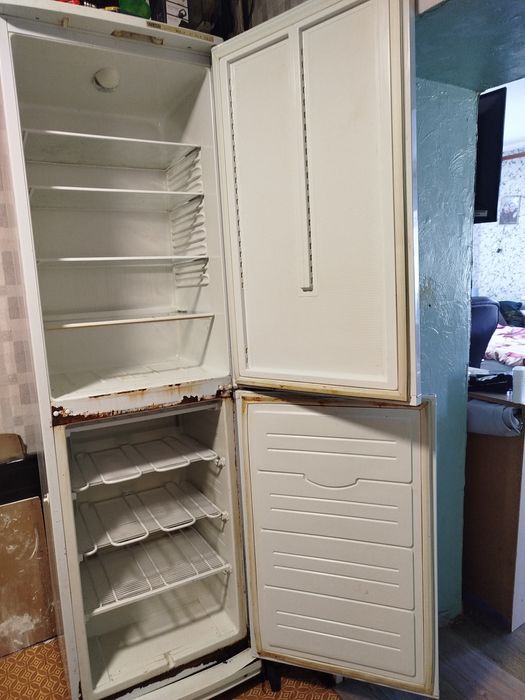 Продам холодильник