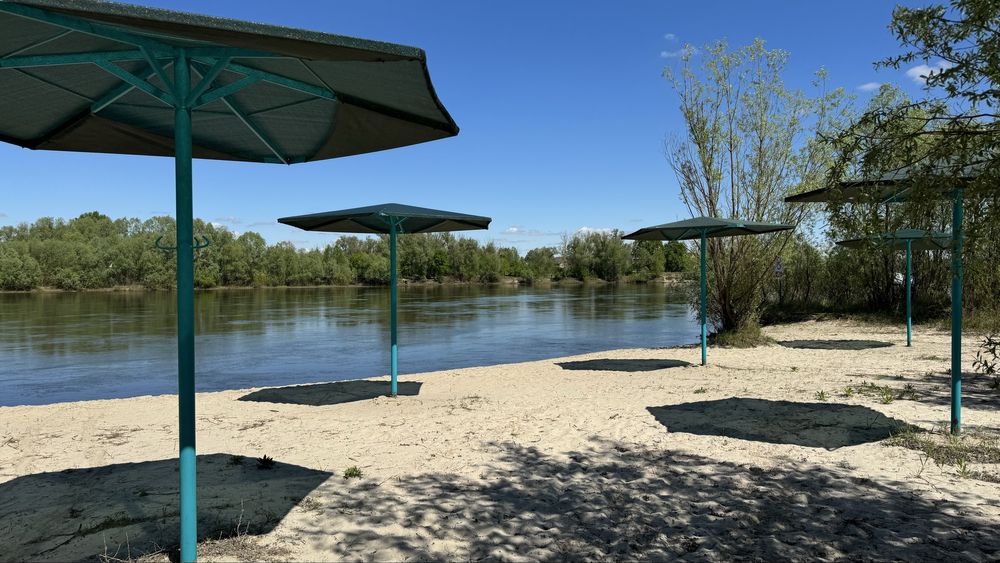 Оренда будинку під Києвом 227м² біля річки: басейн, сауна, генератор, сосновий ліс, закрита територія район Новосілки