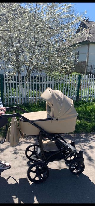 Продам дитячий візочок  Boston 2 в 1 . В еко шкірі.