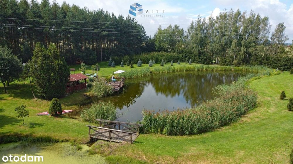 Dom z Dwoma Stawami i Urokliwym Lasem