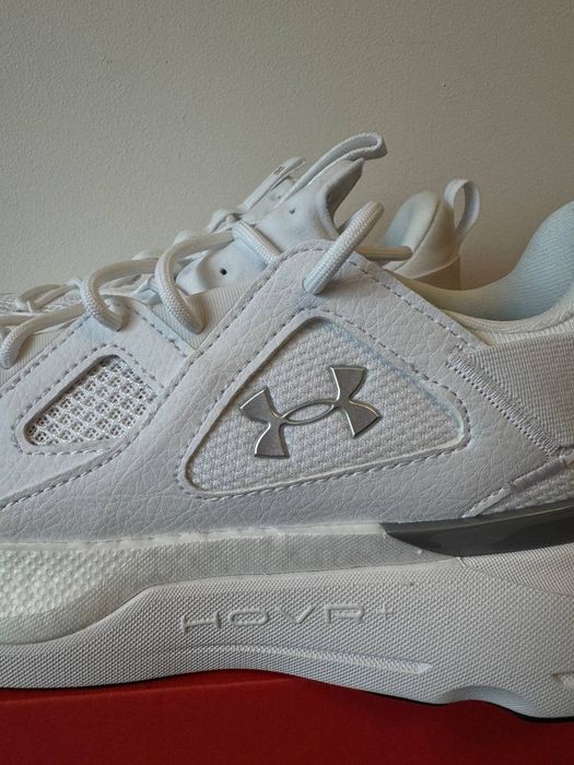 Оригінальні кросівки Under Armour Infinite.