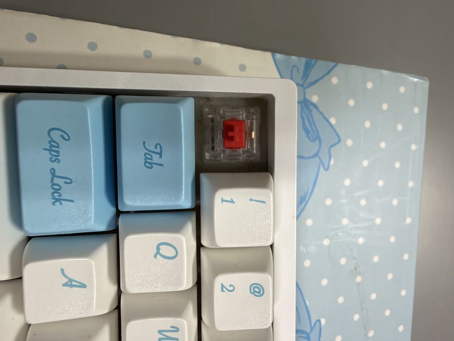 Teclado mecanico KBDFans e keycaps akko cinnamoroll