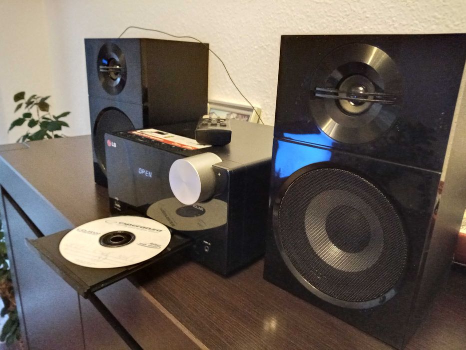 używana wieza HIFI LG, 40 W, wieza domowa, stan bdb, 1 wlasciciel