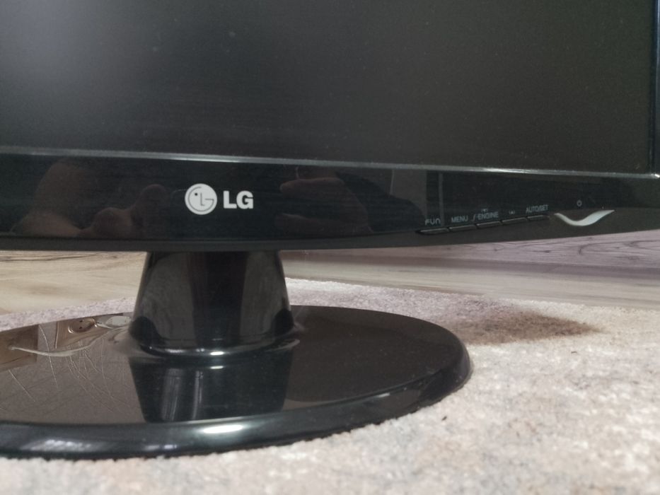 Монітор LG Flatron.