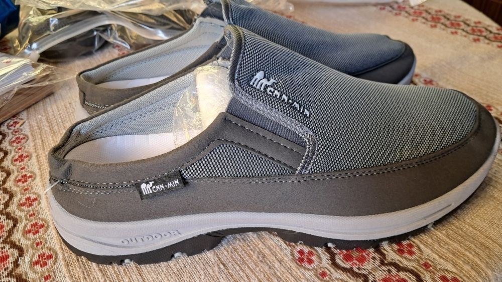 Buty sportowe wkładane klapki 42