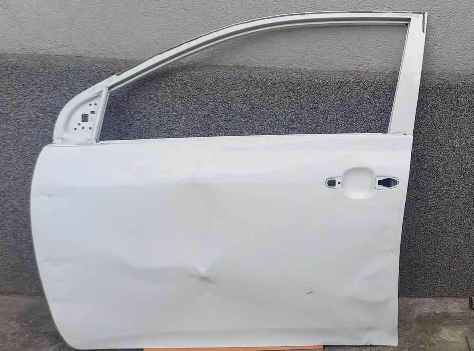 Двері передні Toyota corolla