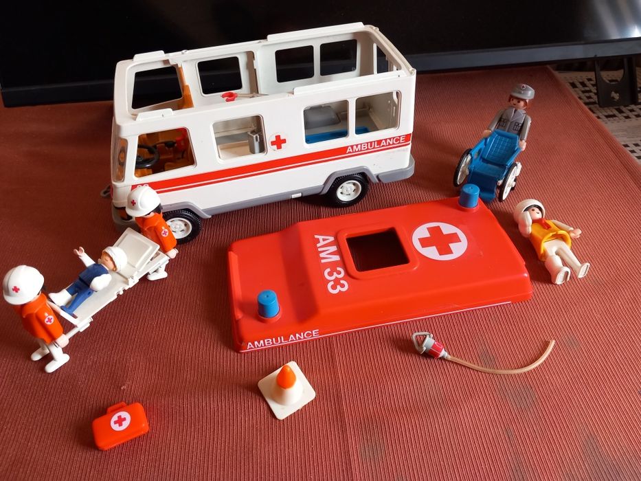 Carro antigo ambulância de playmobil