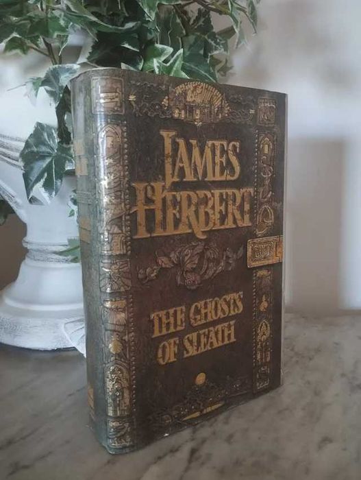 Livro James Helbert, The Ghosts in...
