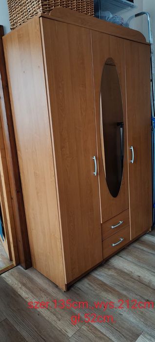 Na sprzedaz szafa w bardzo dobrym stanie