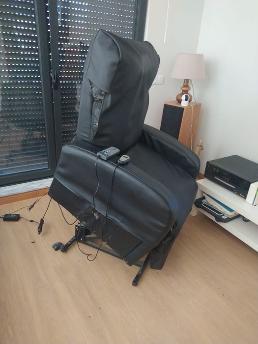 Cadeirão reclinável e elevatório com massagem