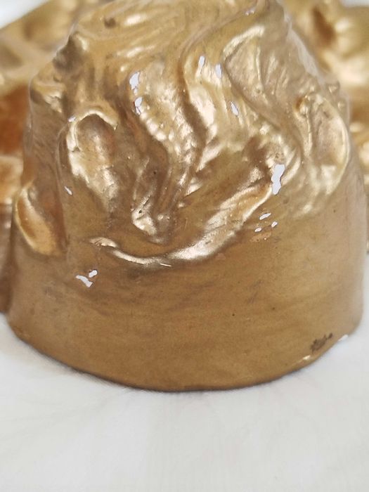 Gipsowa płaskorzeżba aniołek putto amorek do powieszenia