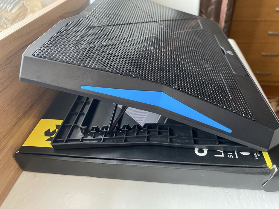 Охолоджувальна підставка для ноутбука