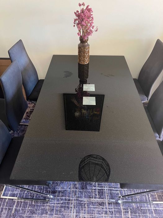 Mesa de jantar com tampo de vidro + 6 cadeiras